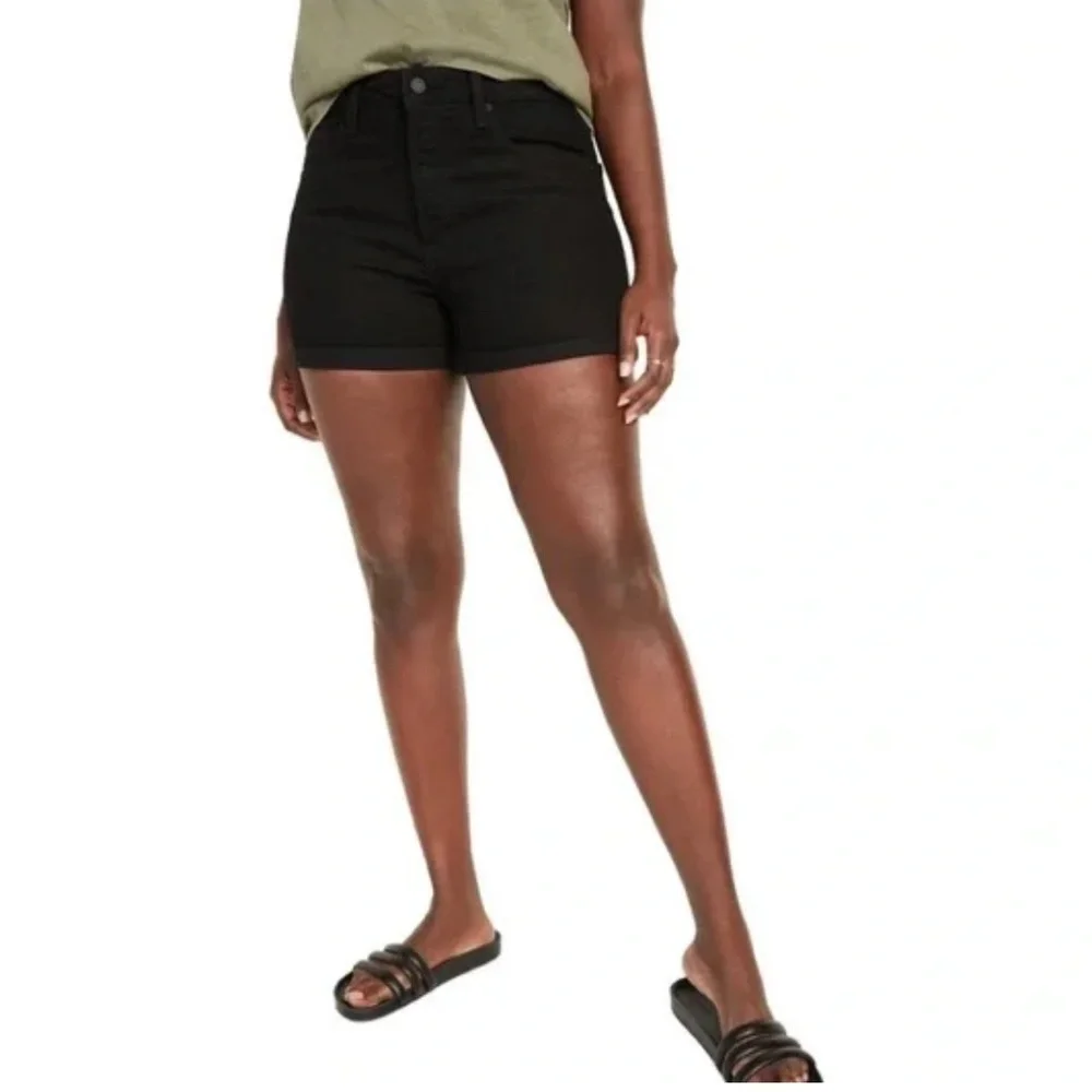 NWT Old Navy Women’s High Rise O.G. Straight 3” Inseam Black Short - Picture 1 of 4